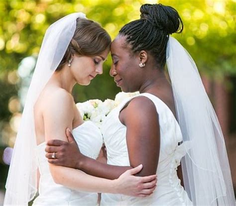 interacial lesbian kissing